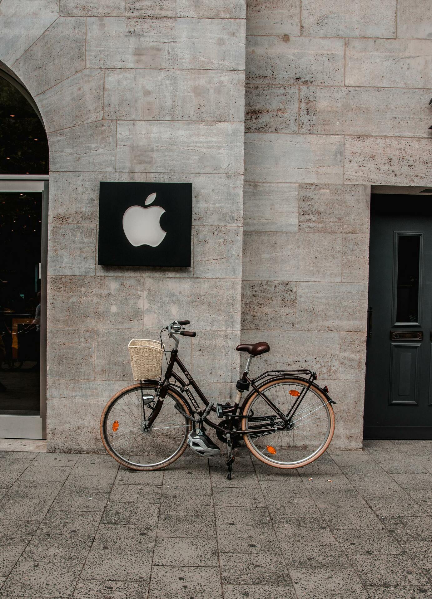 Bike in front of Apple store
